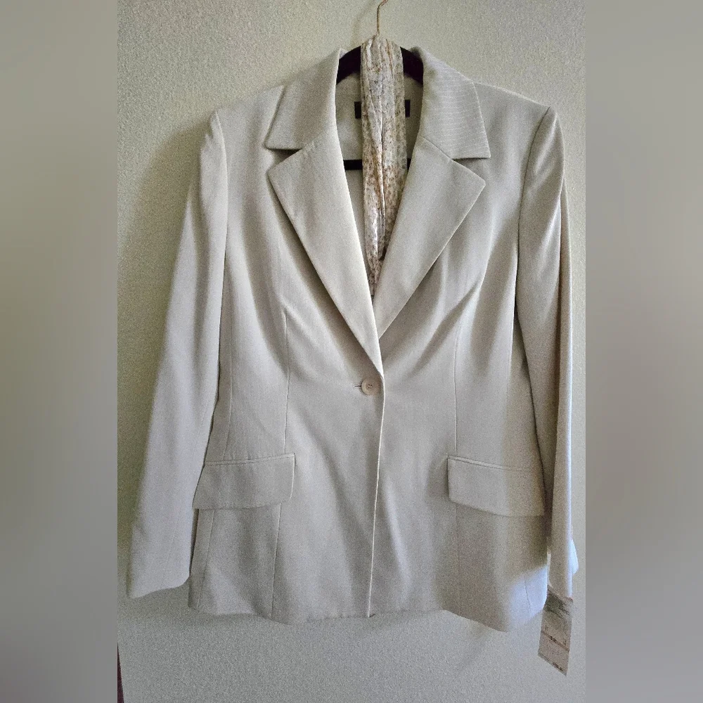 Kasper Womens Creme Pant Suit With Slight Pinstripe Accent - Picture 3 of 9